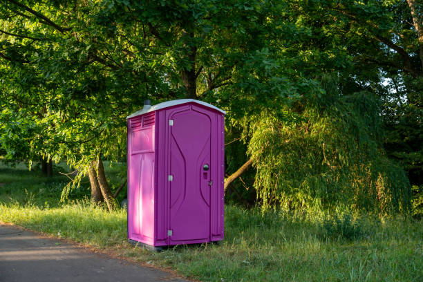 Porta potty delivery and setup in Ithaca, MI